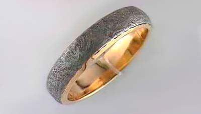 Rohdiamant und Meteorit in Feingold, schmale Variante