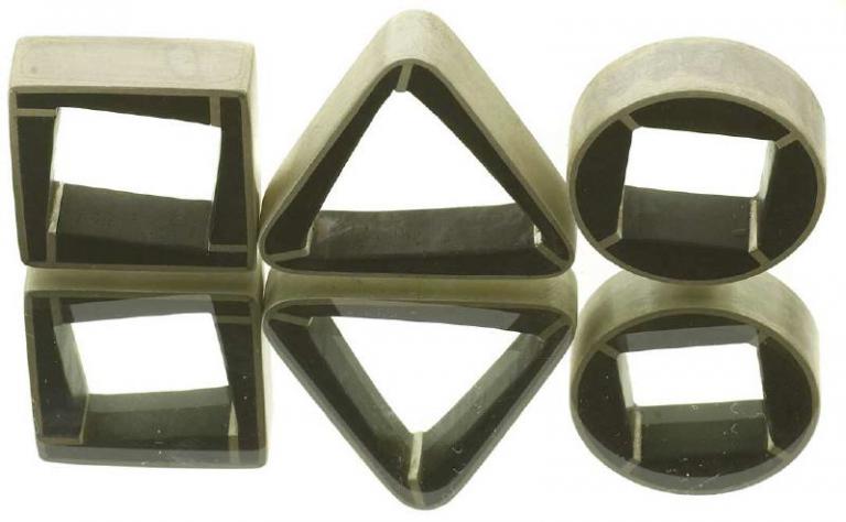 Geometrische Silberringe mit Ebenholz ausgefasst